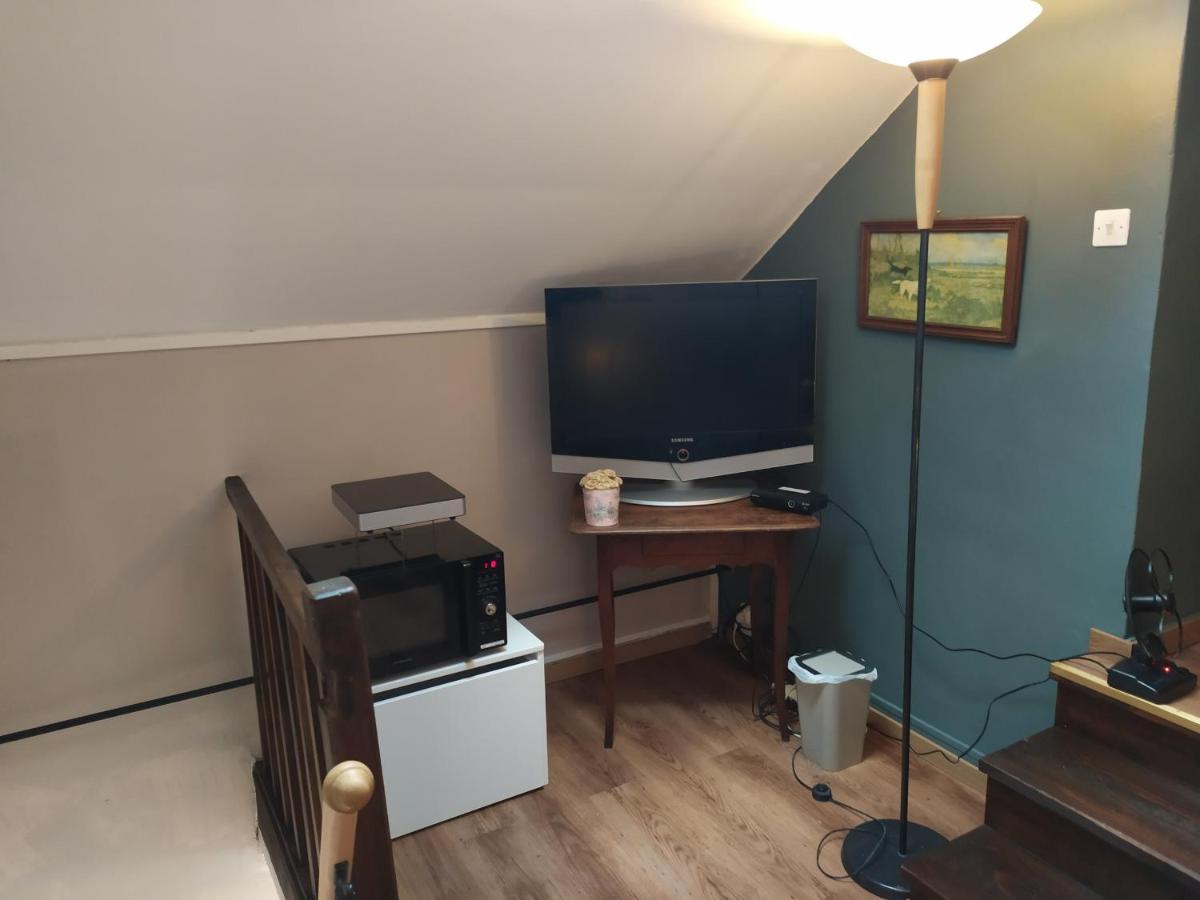 Petit Saint Hubert 1 A 4 Personnes Bed & Breakfast Velles  Dış mekan fotoğraf