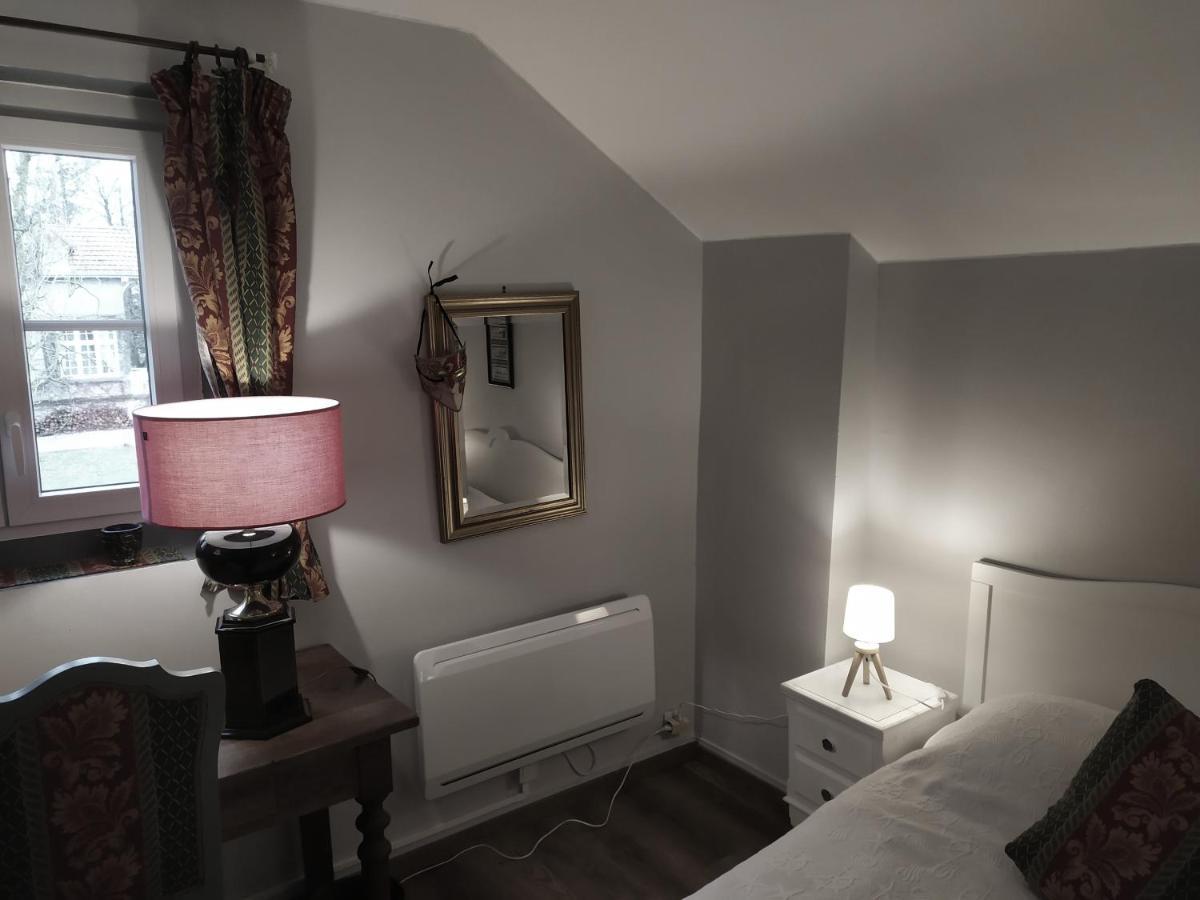 Petit Saint Hubert 1 A 4 Personnes Bed & Breakfast Velles  Dış mekan fotoğraf